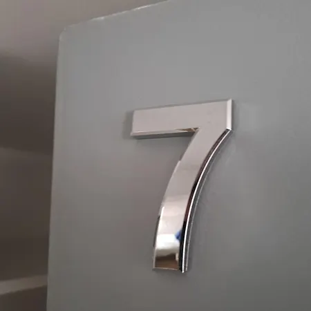 Le 84 דירה *